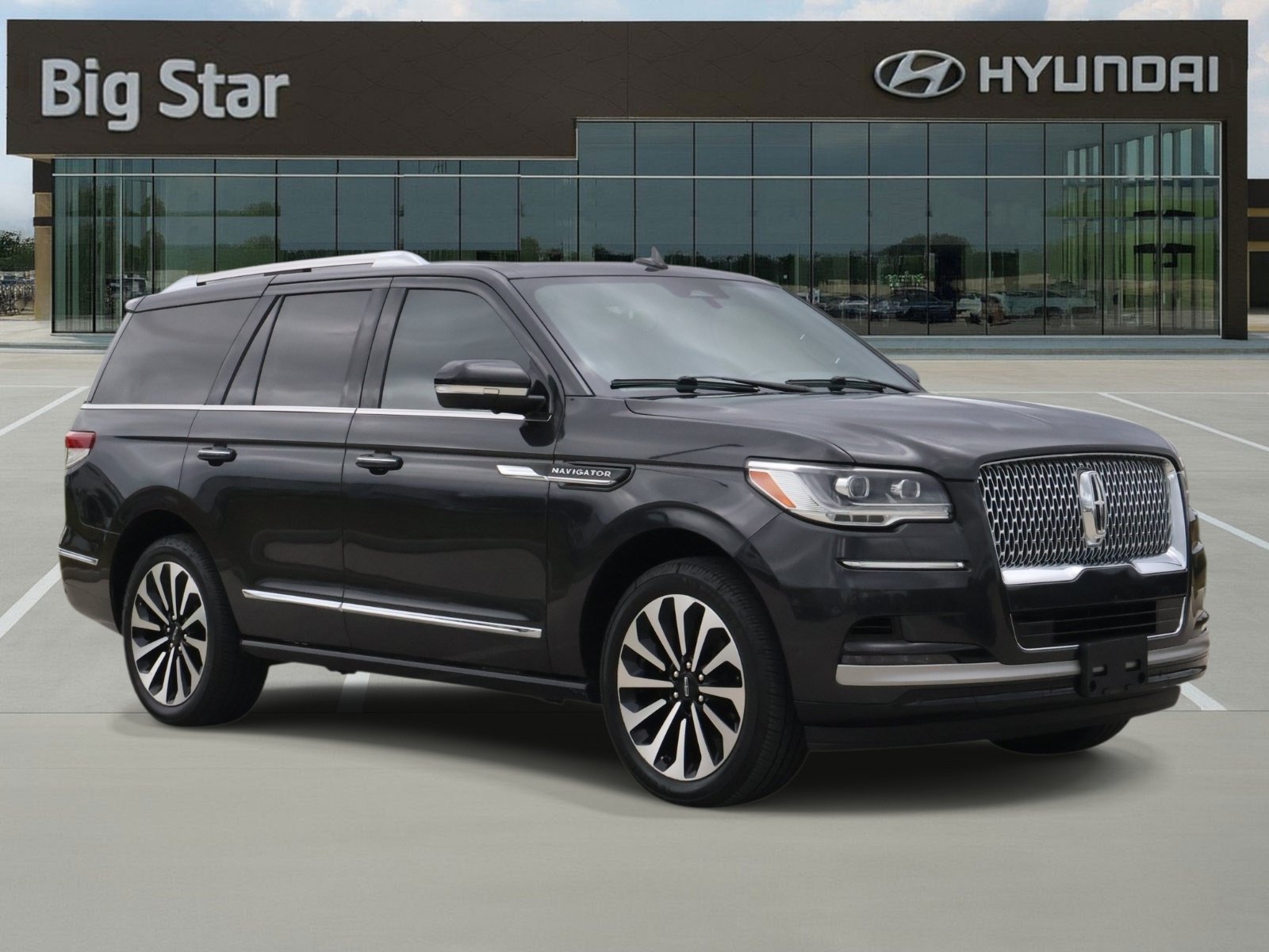 Used 2023 Lincoln Navigator Reserve RWD image 6