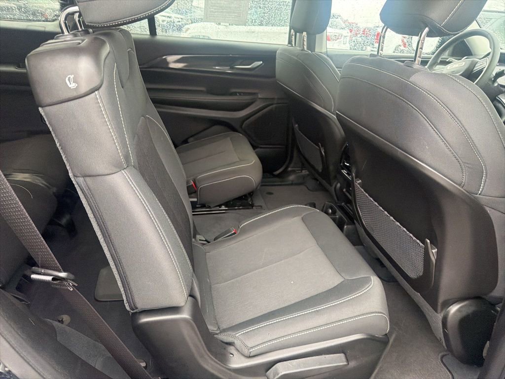 Used 2023 Jeep Grand Cherokee L Laredo image 24