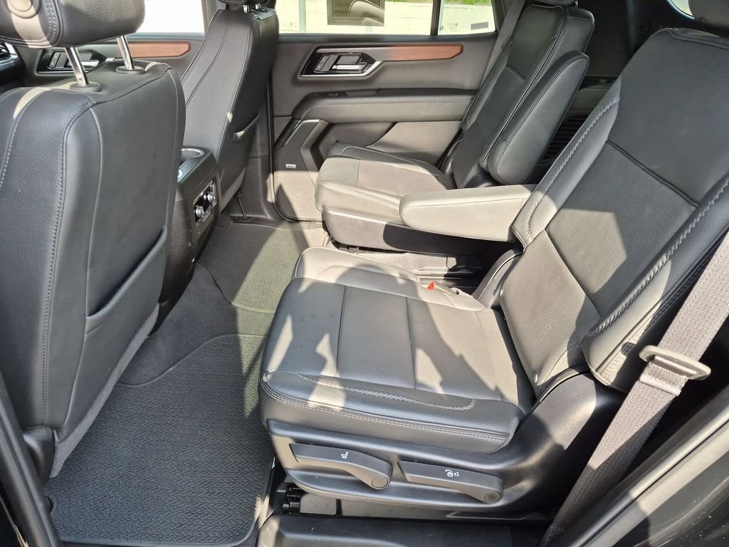 Used 2025 GMC Yukon Denali AWD/4WD image 18