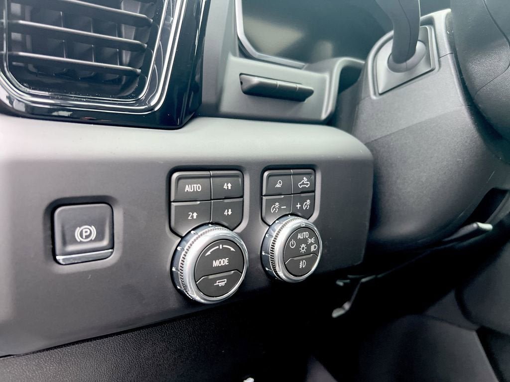 New 2026 GMC Sierra 3500 AT4 w/ AT4 Premium Plus Package AWD/4WD image 41