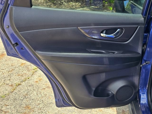 Used 2019 Nissan Rogue SV AWD/4WD image 13