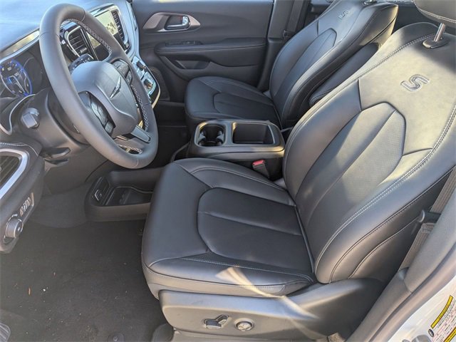 New 2026 Chrysler Pacifica Select w/ S Appearance Package image 11