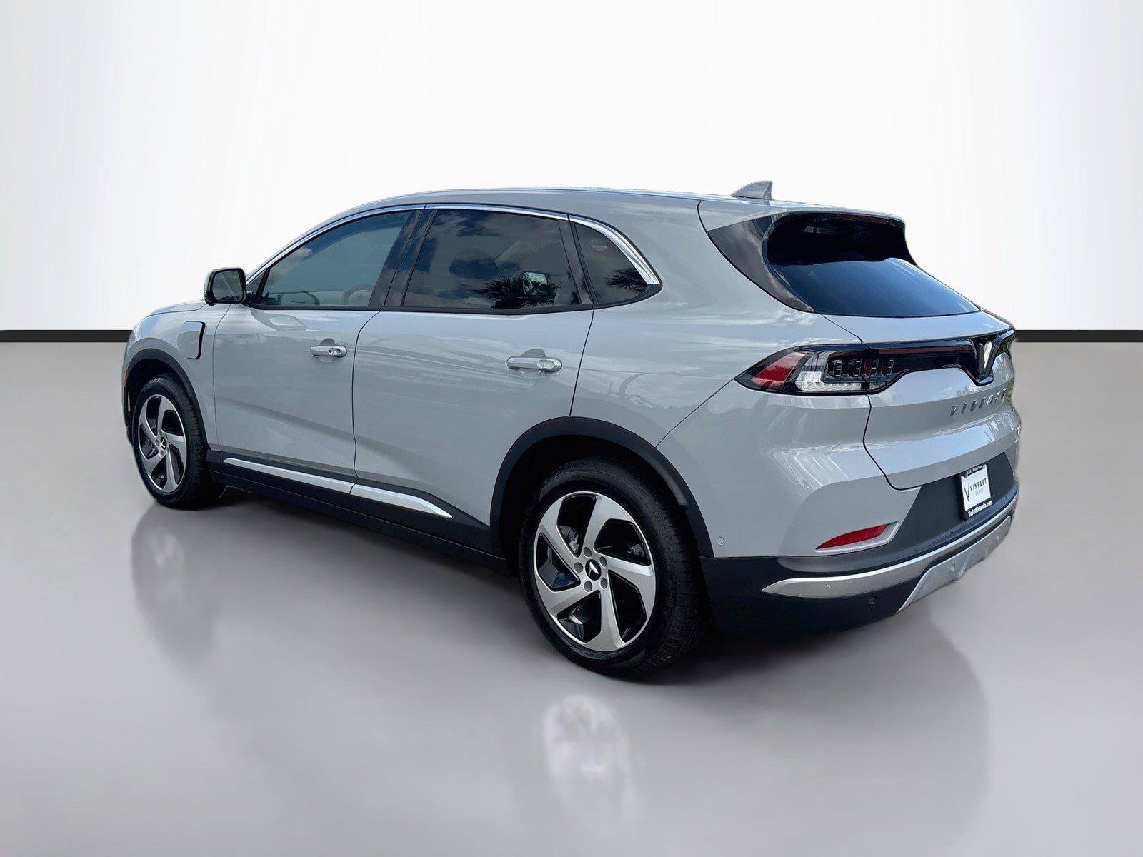 New 2027 VinFast VF 8 Eco AWD/4WD image 5