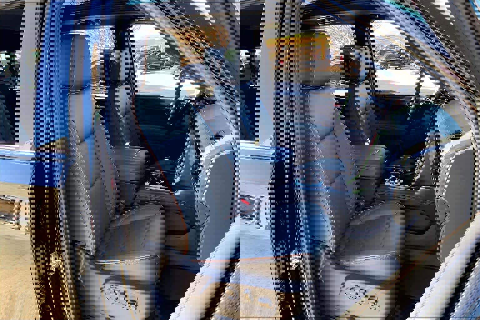 Used 2025 GMC Yukon XL AT4 w/ AT4 Premium Plus Package image 9