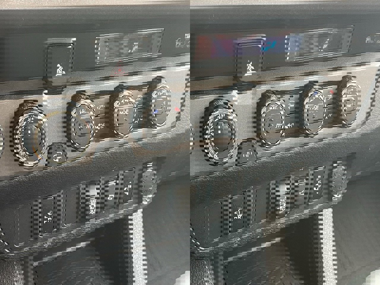 Used 2023 Toyota Tacoma TRD Off-Road image 7