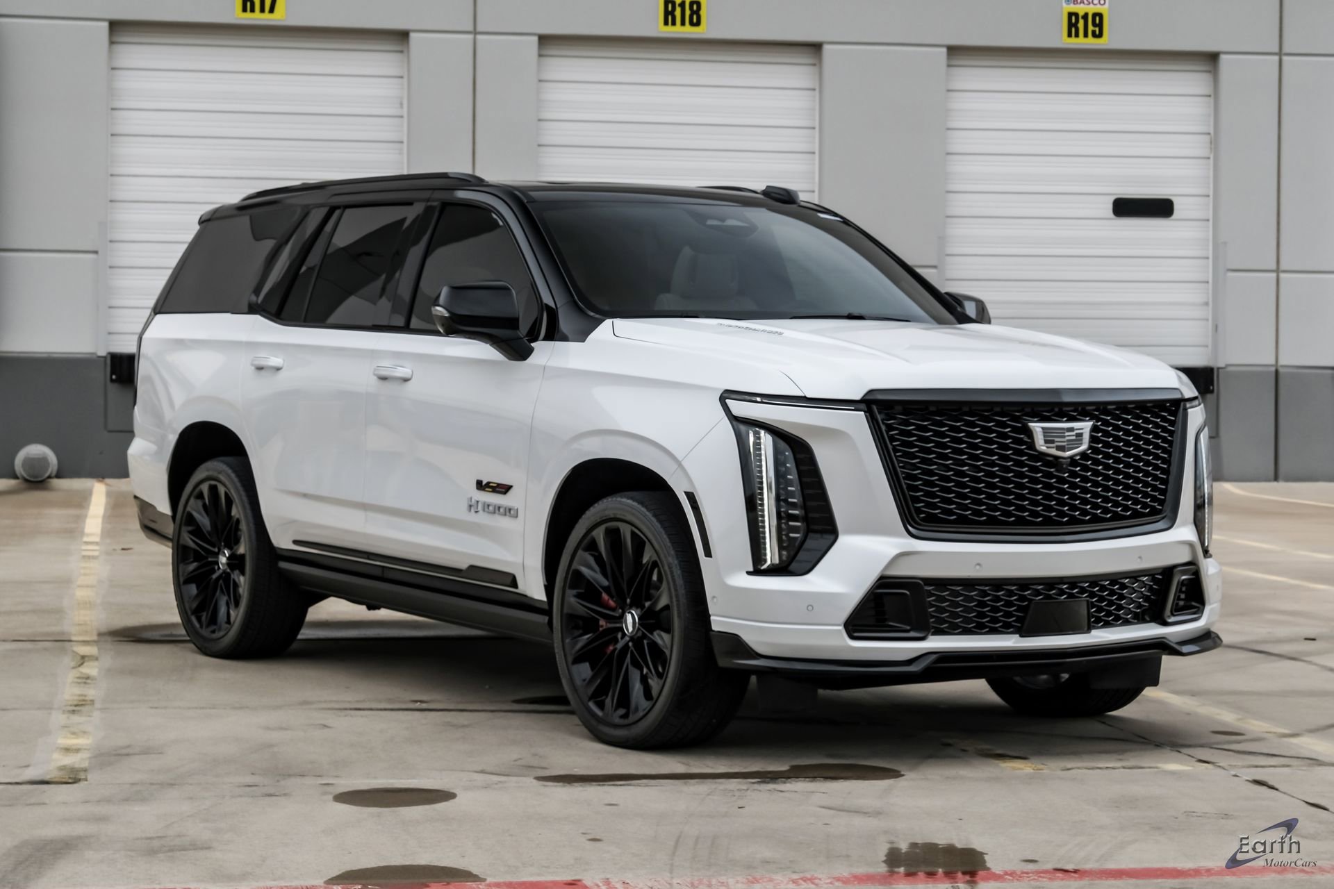 Used 2025 Cadillac Escalade V w/ LPO, ONYX Package AWD/4WD image 25