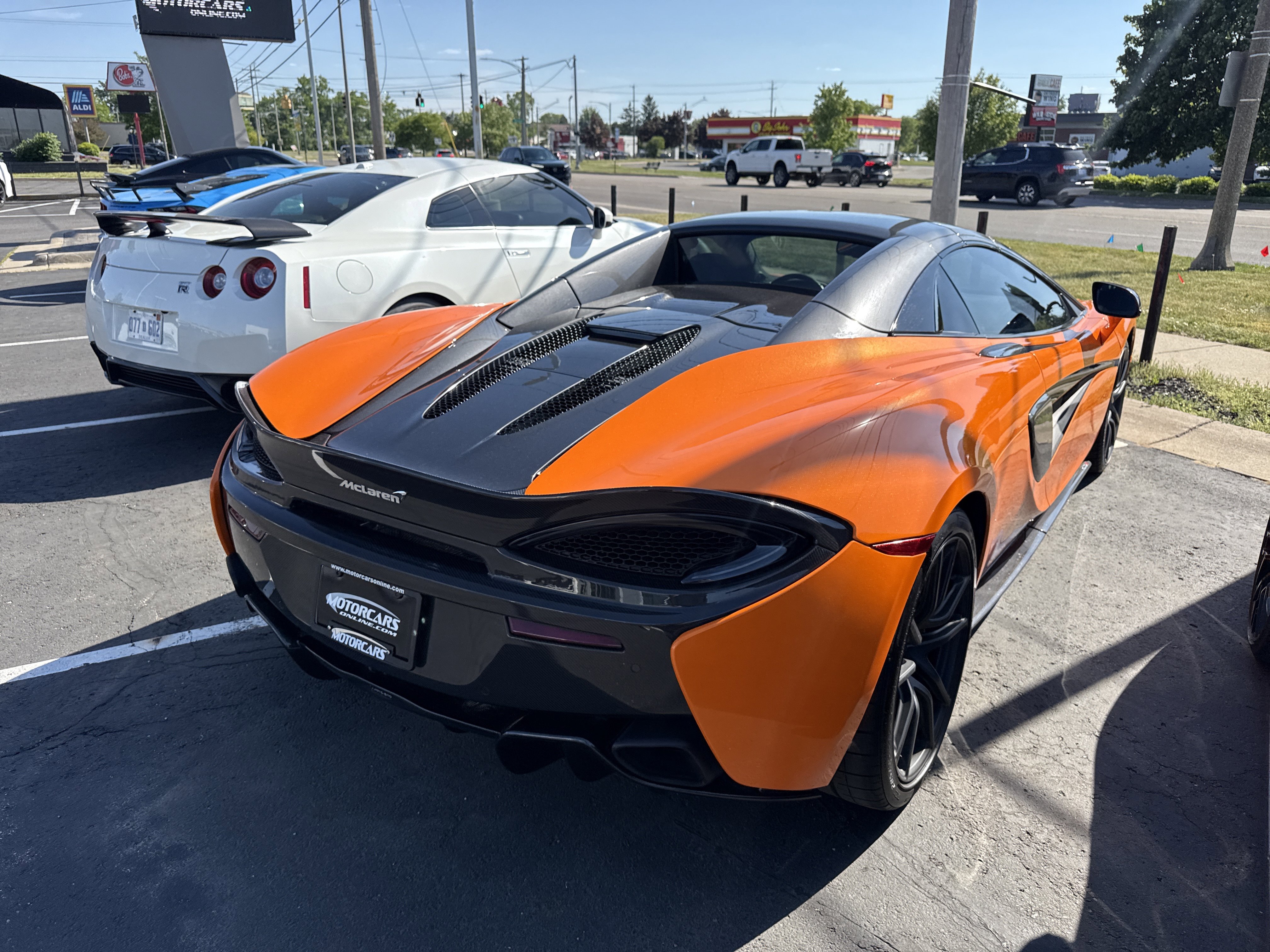 Used 2019 McLaren 570S Spider RWD image 3