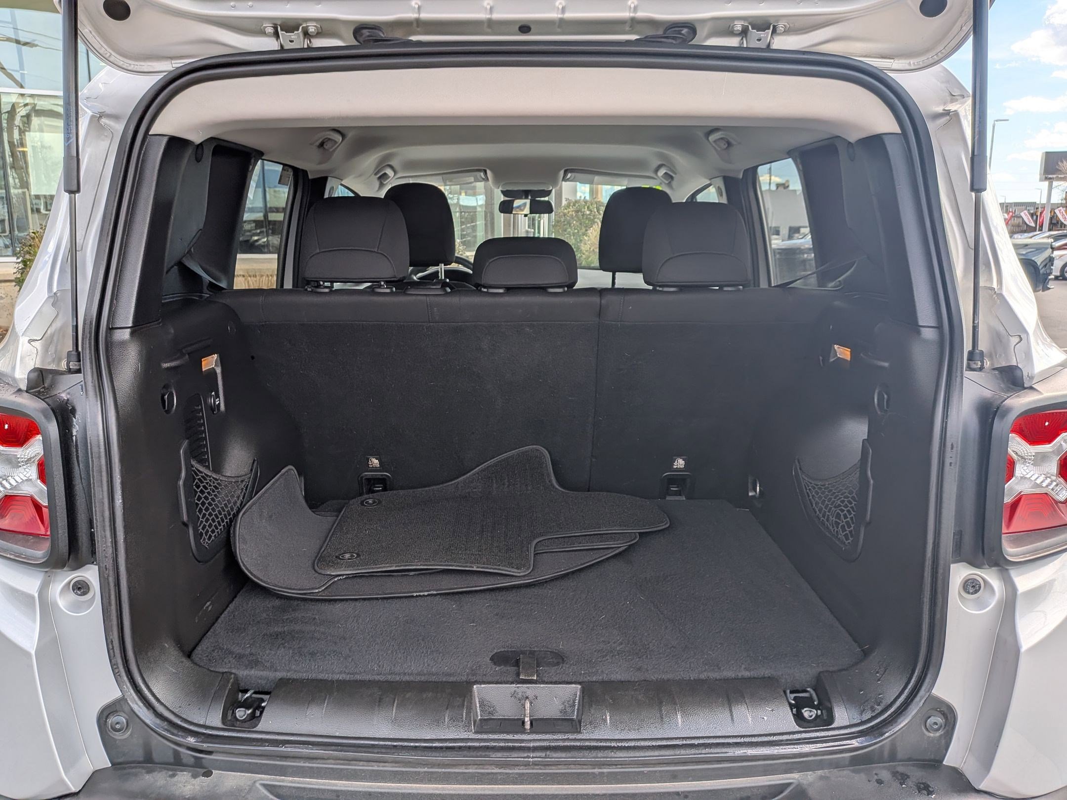 Used 2017 Jeep Renegade Sport w/ Power & Air Group image 29