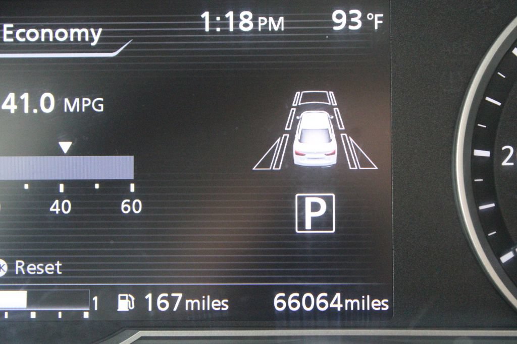 Used 2021 Nissan Versa SV FWD image 3
