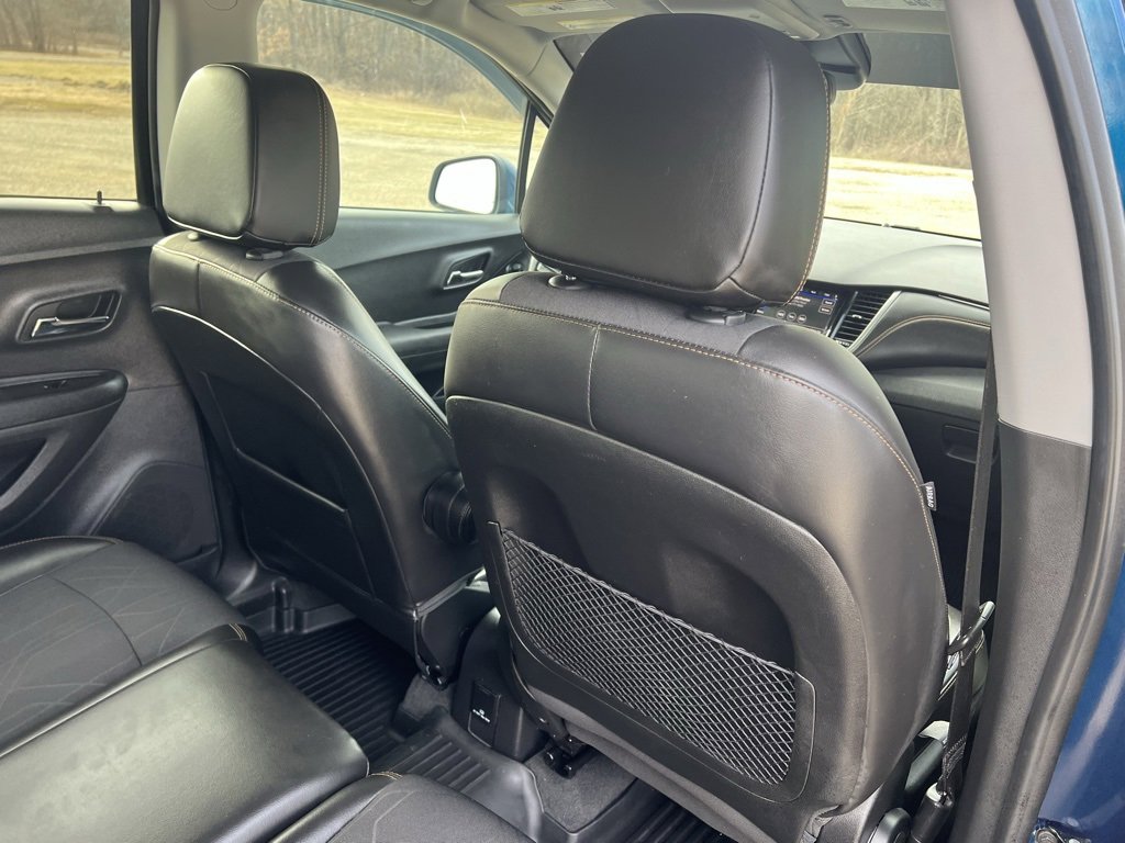 Used 2020 Chevrolet Trax LT w/ LT Convenience Package image 14