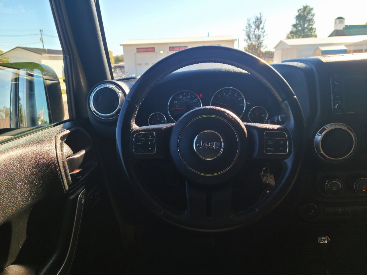 Used 2018 Jeep Wrangler Unlimited Sahara w/ Dual Top Group image 10