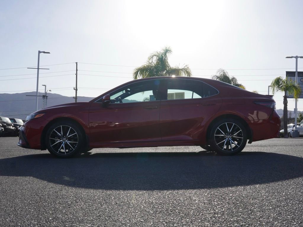 Used 2024 Toyota Camry SE image 7