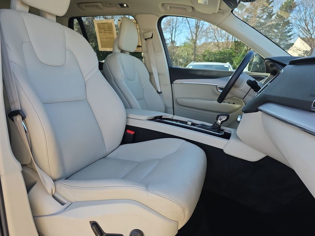 Used 2022 Volvo XC90 T5 Momentum w/ Advanced Package image 21