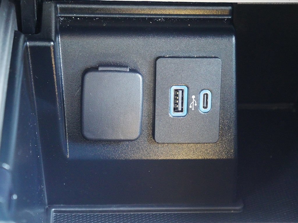Used 2020 Ford Explorer XLT w/ Equipment Group 202A AWD/4WD image 47