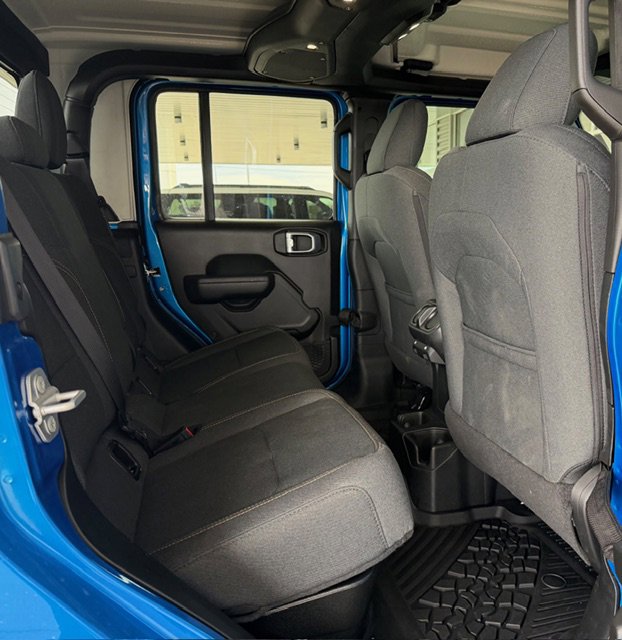 Used 2025 Jeep Gladiator Sport image 9