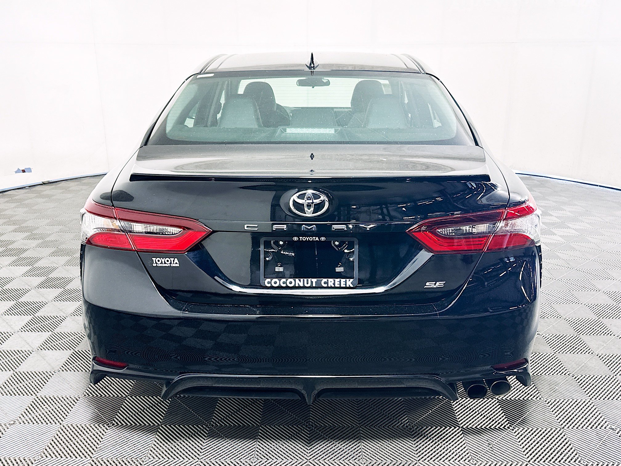 Used 2023 Toyota Camry SE FWD image 4