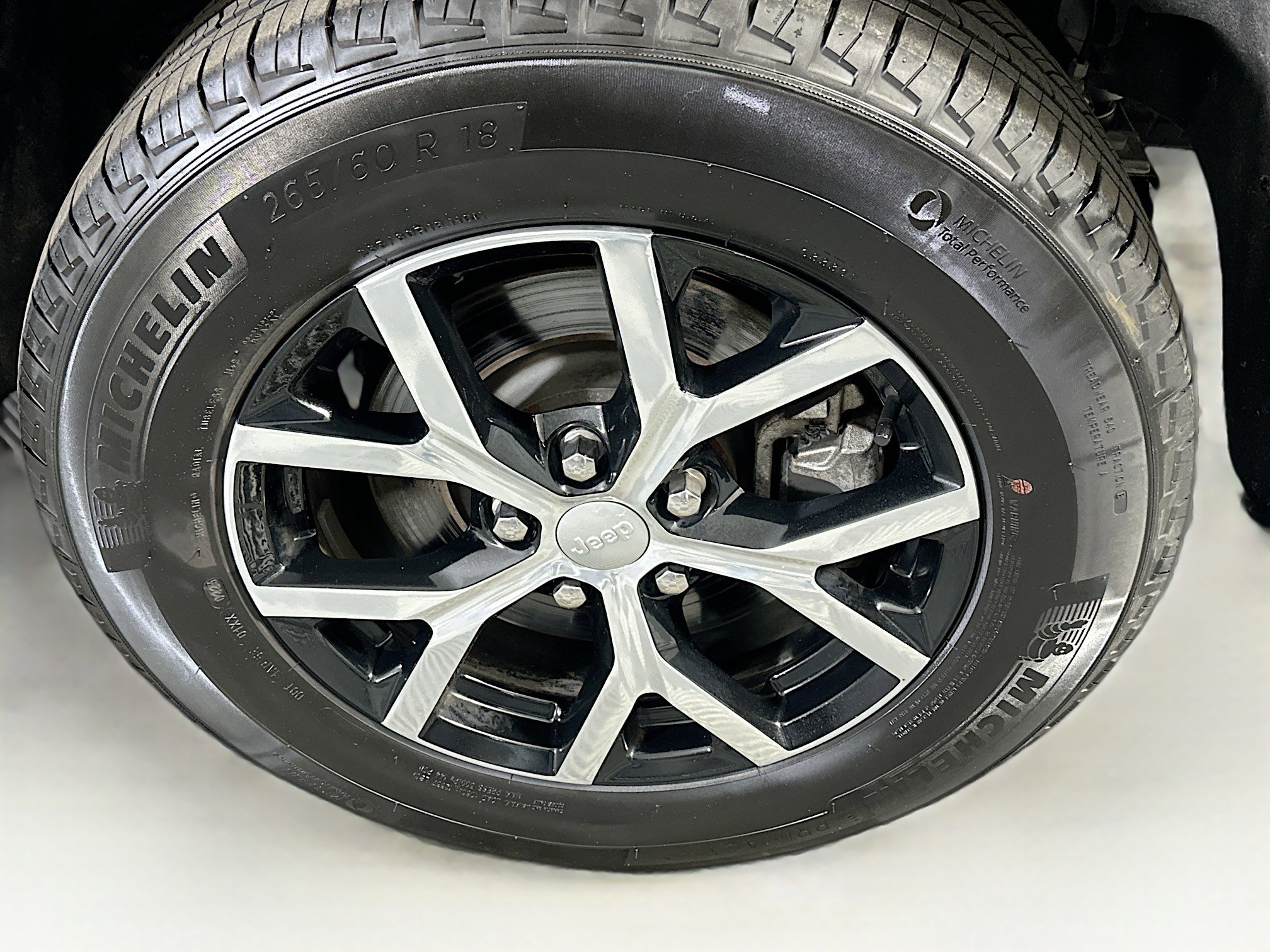 Used 2023 Jeep Grand Cherokee L Limited AWD/4WD image 11