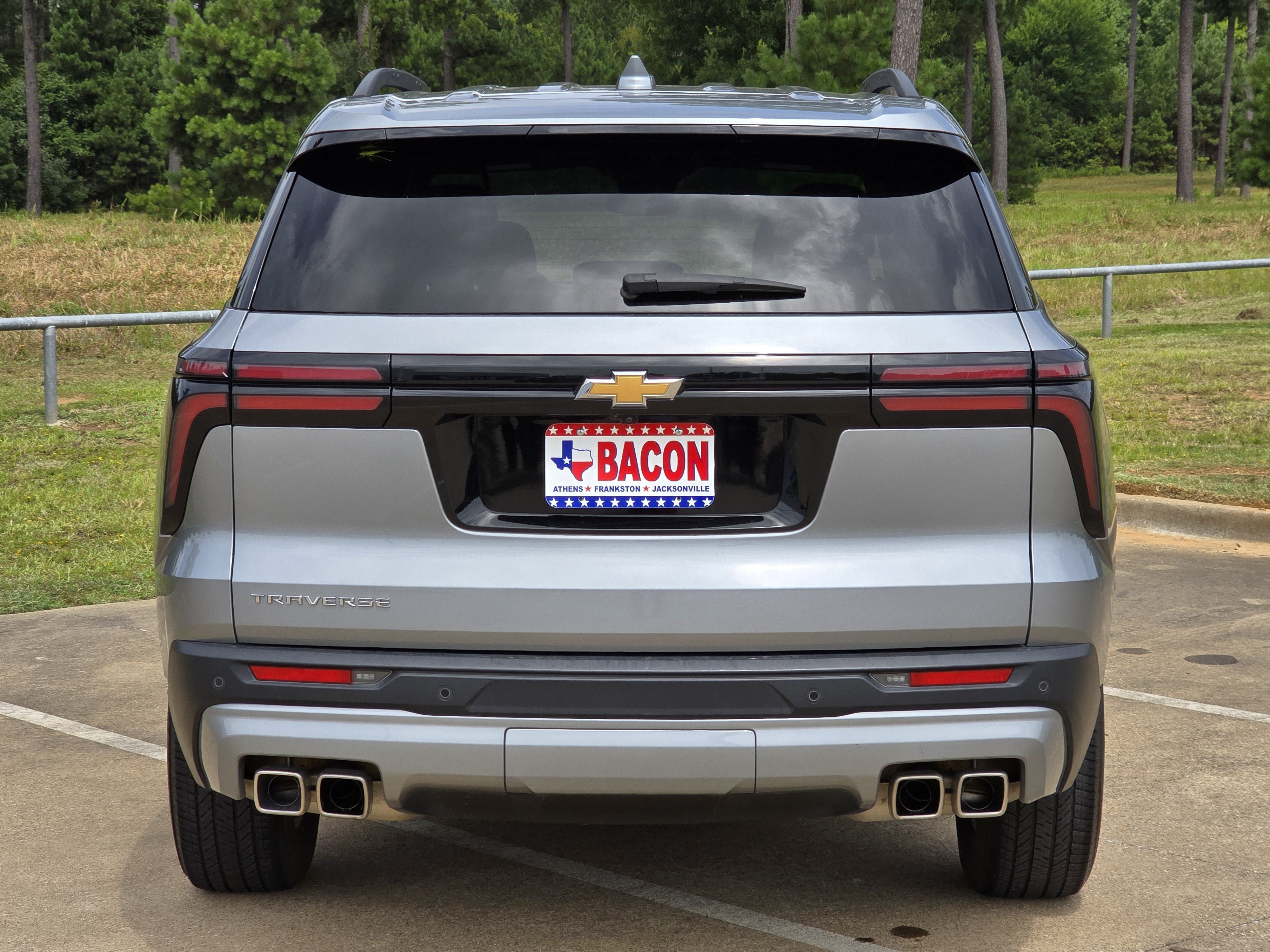 Used 2025 Chevrolet Traverse LT FWD image 5