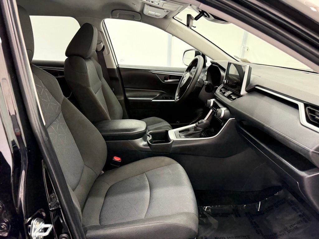 Used 2025 Toyota RAV4 XLE FWD image 19