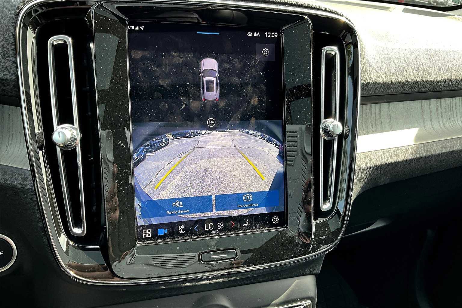 Certified 2023 Volvo XC40 B5 Plus w/ Driver Assist Package image 27