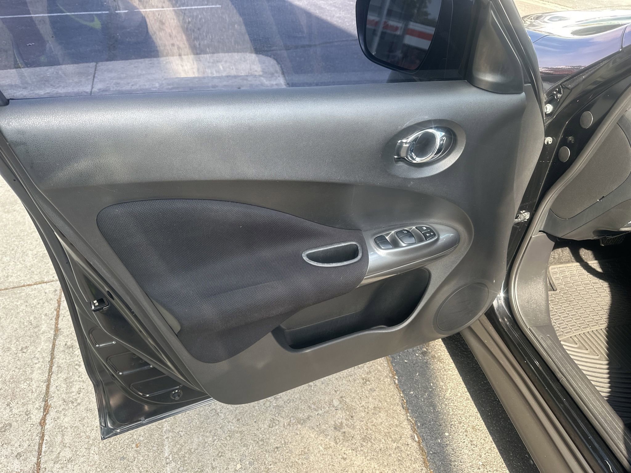 Used 2015 Nissan Juke S image 18