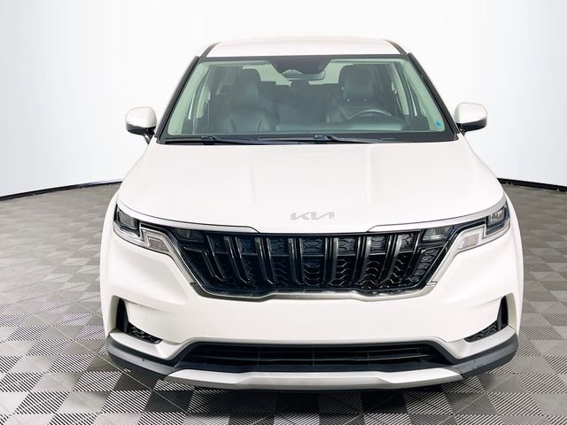 Used 2023 Kia Carnival LX image 3