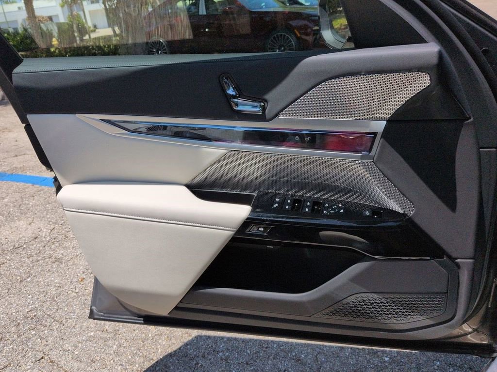 New 2026 BMW 760i xDrive w/ Executive Package AWD/4WD image 31