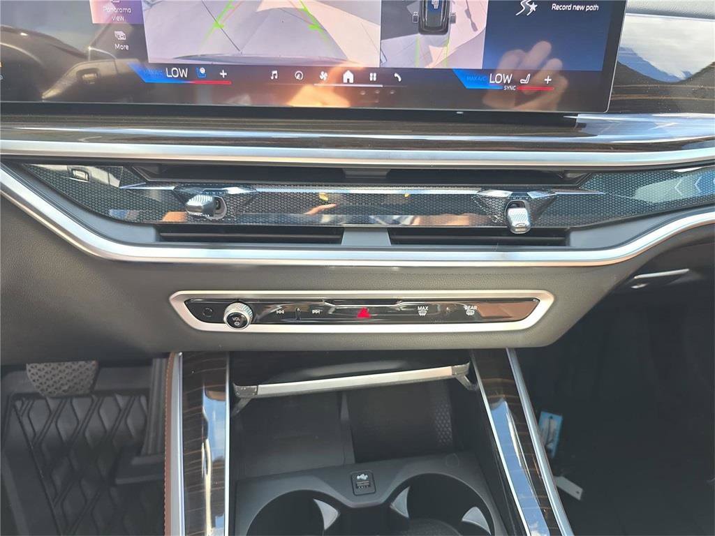 Used 2025 BMW X5 xDrive40i w/ Climate Comfort Package image 31