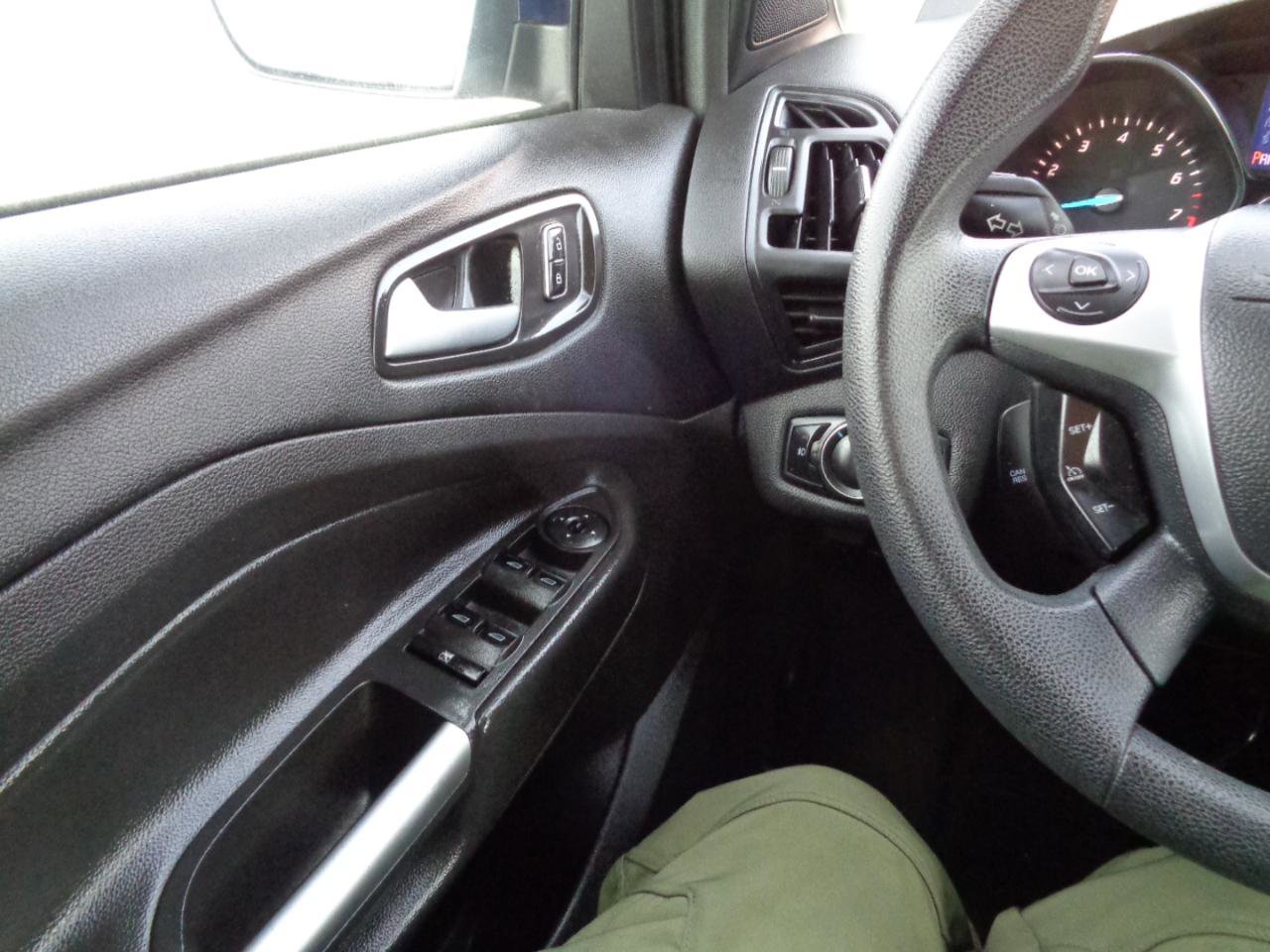 Used 2014 Ford Escape SE image 17