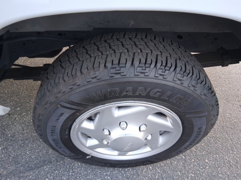 Used 2013 Ford E-150 and Econoline 150 RWD image 18