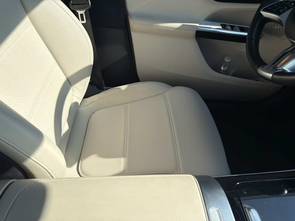 Used 2024 Mercedes-Benz GLC 300 4MATIC image 11