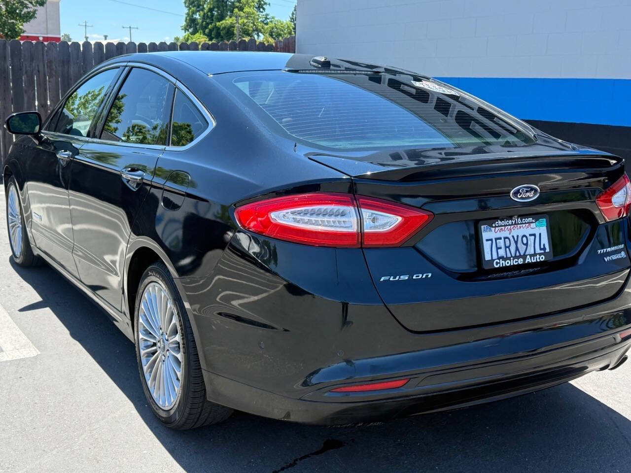 Used 2014 Ford Fusion Titanium FWD image 4
