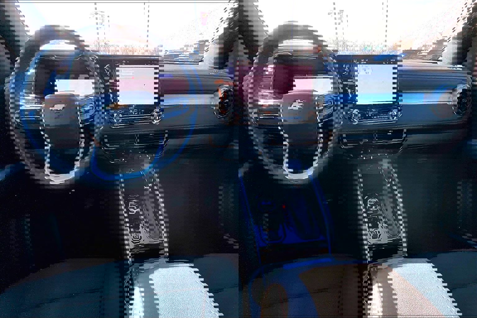 Used 2024 Chevrolet Colorado LT w/ LT Convenience Package image 16