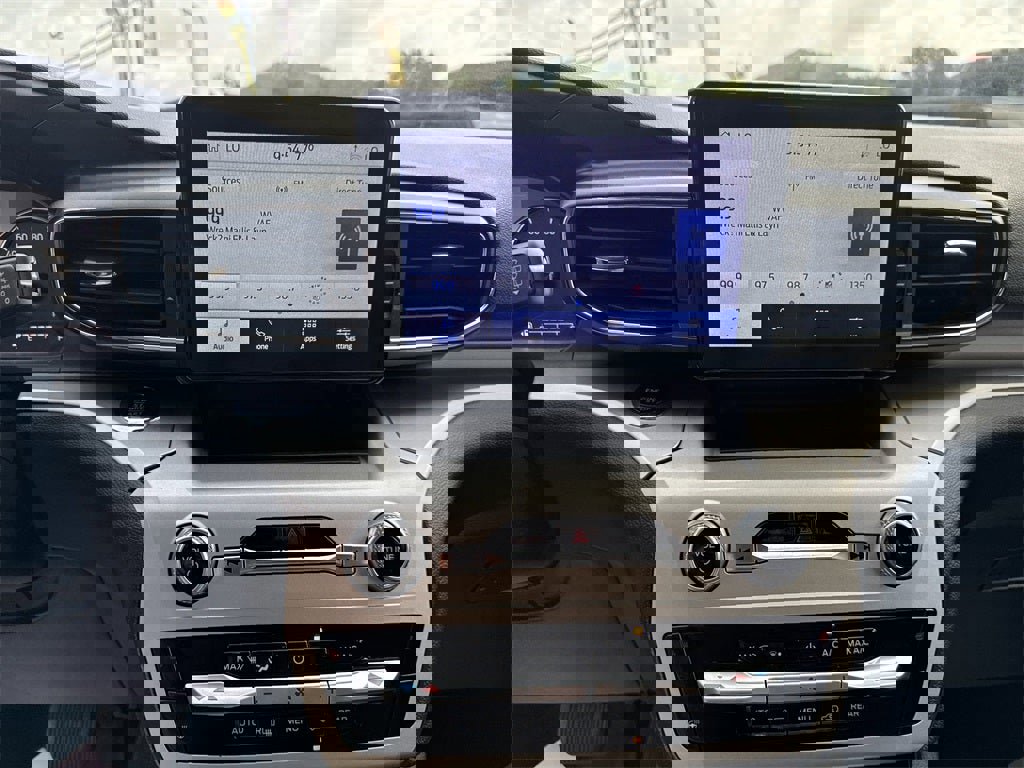 Used 2022 Ford Explorer XLT w/ Equipment Group 202A image 21