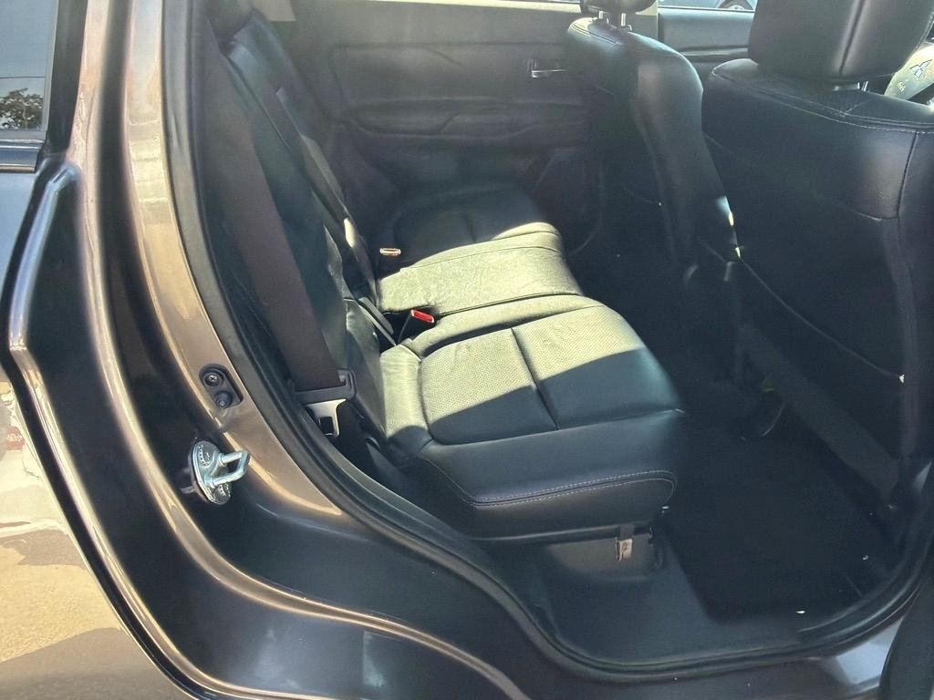 Used 2016 Mitsubishi Outlander SE FWD image 10