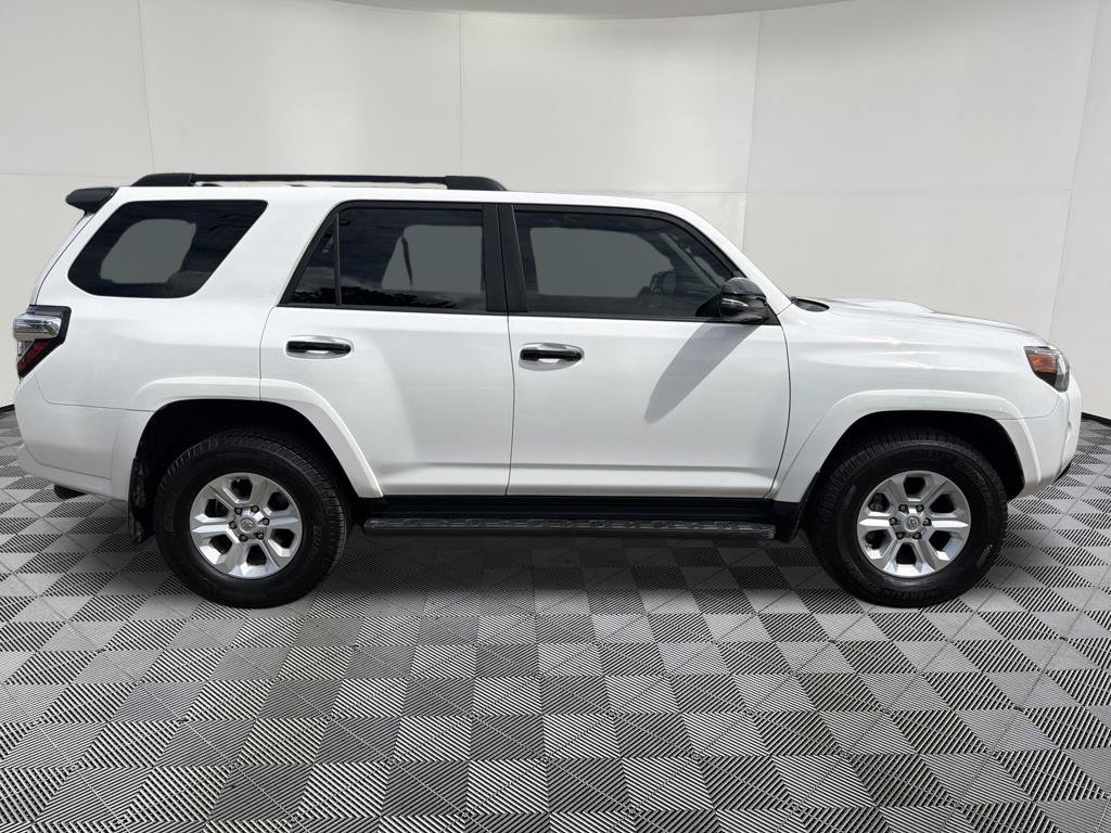 Used 2021 Toyota 4Runner Venture w/ Moonroof Package AWD/4WD image 9