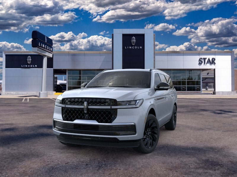 New 2026 Lincoln Navigator Reserve w/ Jet Appearance Package AWD/4WD image 2