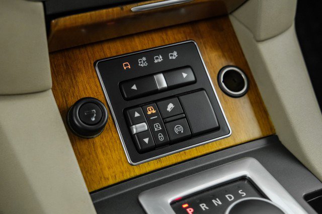 Used 2015 Land Rover LR4 HSE LUX image 25