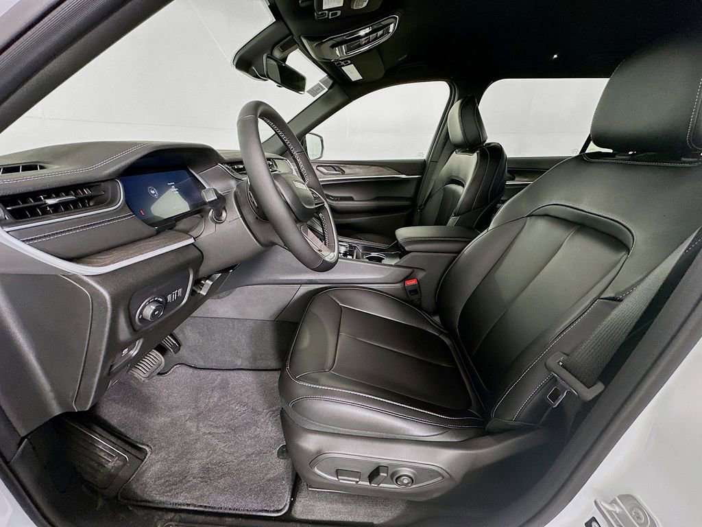 New 2025 Jeep Grand Cherokee L Limited image 28