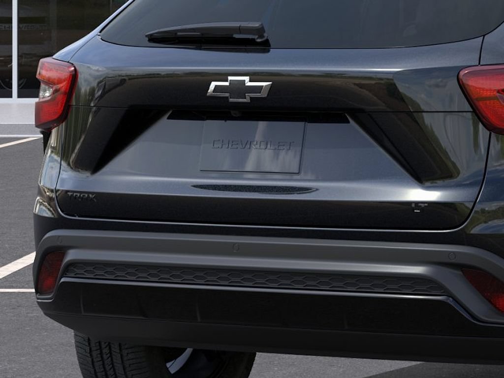 New 2026 Chevrolet Trax LT w/ Sunroof Package FWD image 14