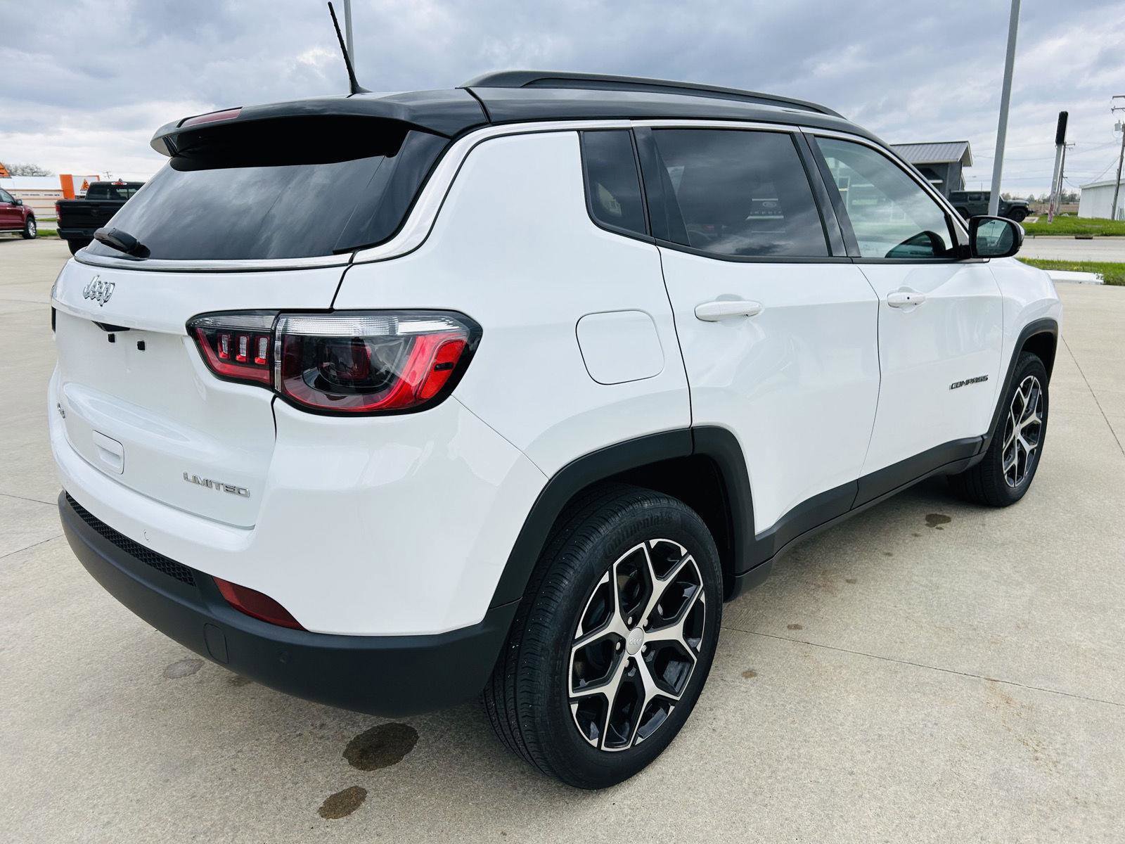 Used 2024 Jeep Compass Limited AWD/4WD image 36