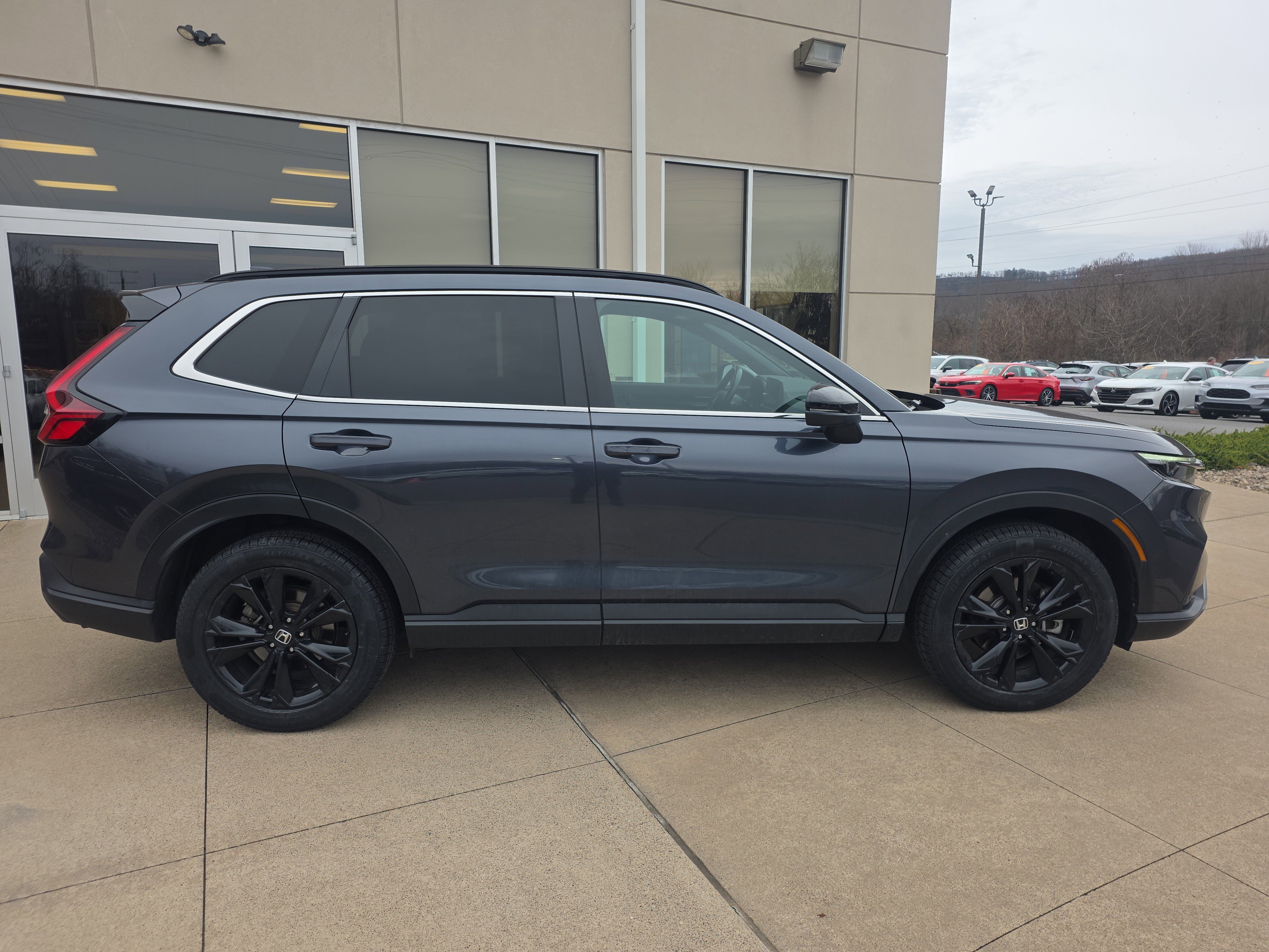 Used 2023 Honda CR-V Sport Touring image 4