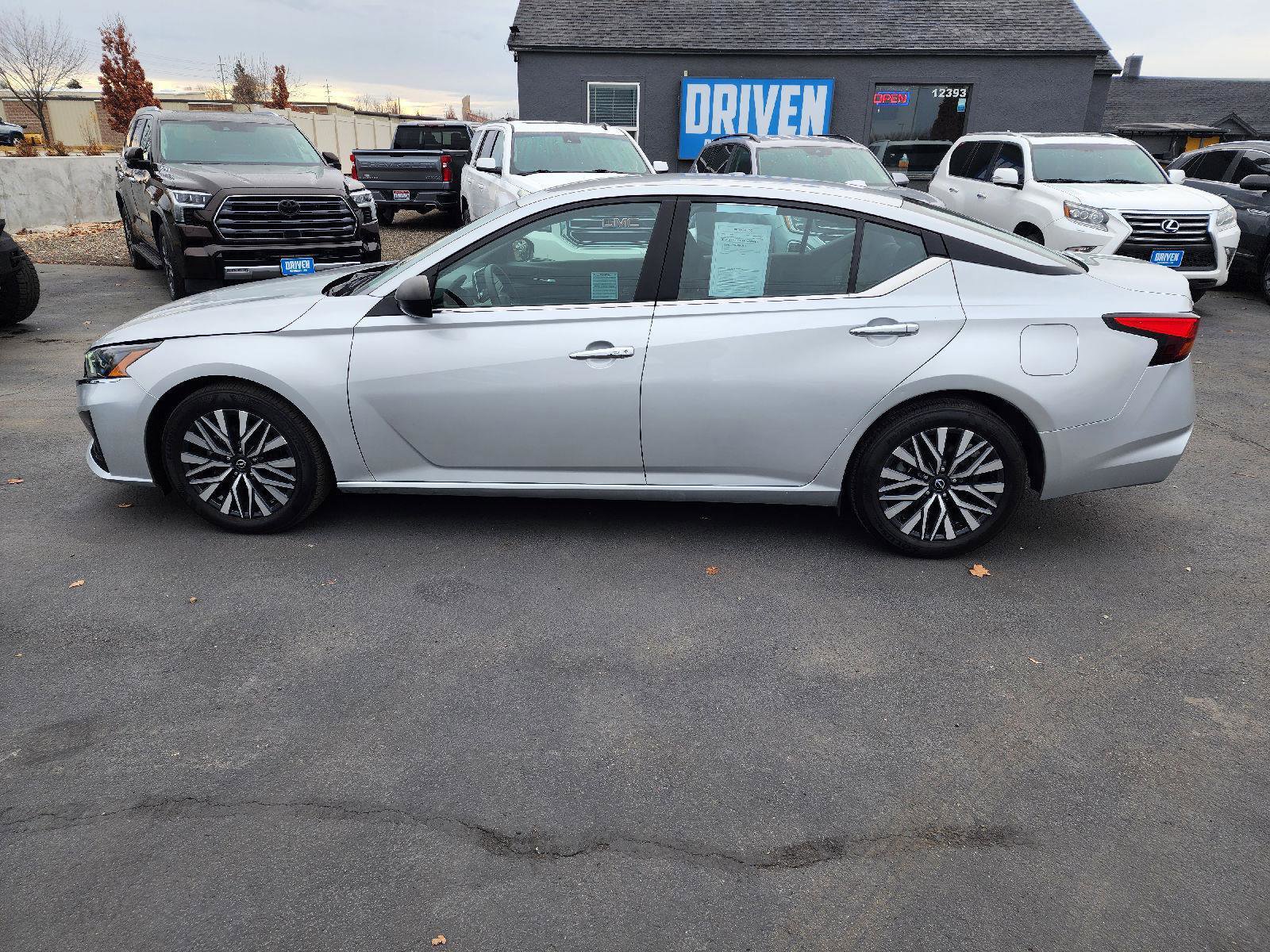 Used 2024 Nissan Altima 2.5 SV image 6