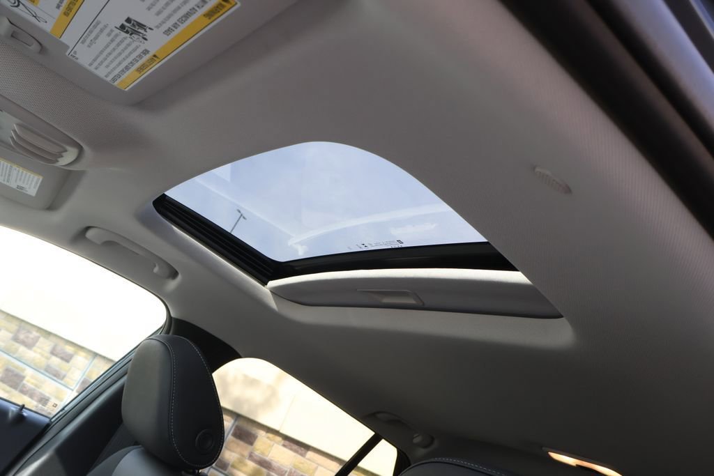 New 2026 Chevrolet Trax LT w/ Sunroof Package FWD image 16