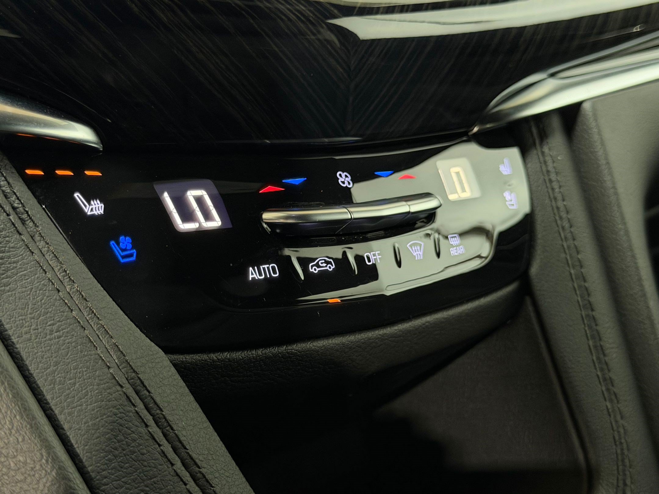 Used 2024 Cadillac XT6 Premium Luxury FWD image 32
