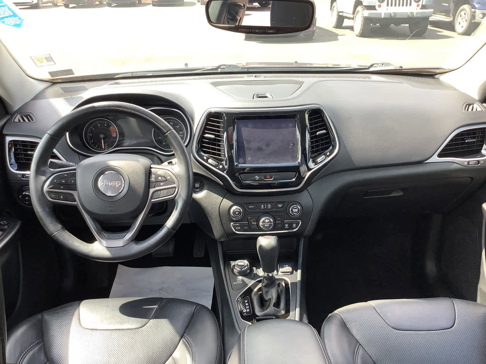 Used 2019 Jeep Cherokee Limited image 10