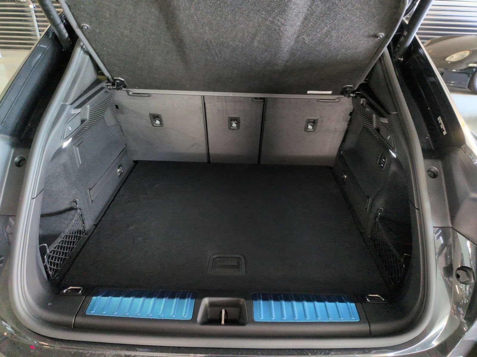 Used 2026 Porsche Macan Electric image 21