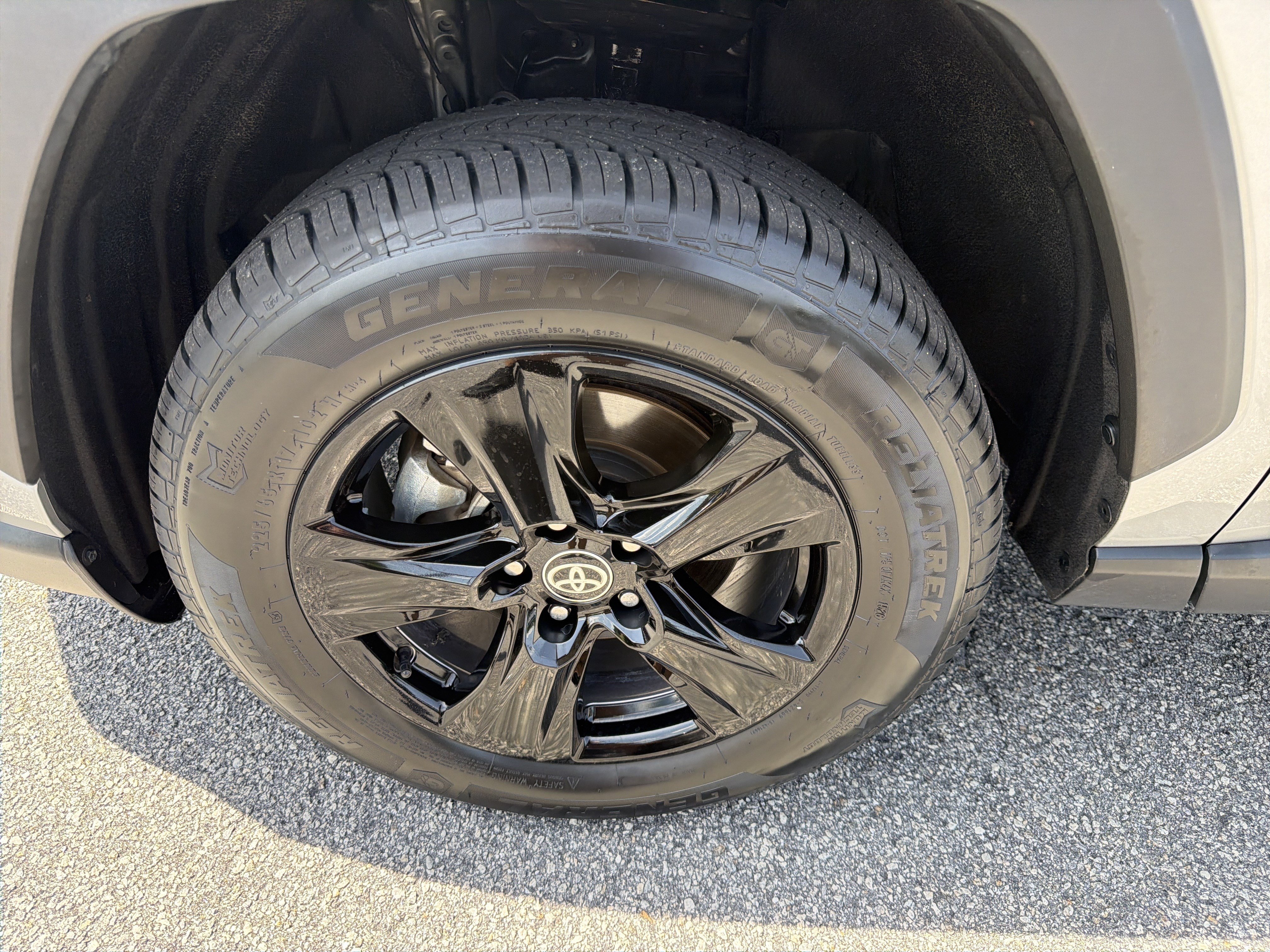 Certified 2025 Toyota RAV4 XLE FWD image 20