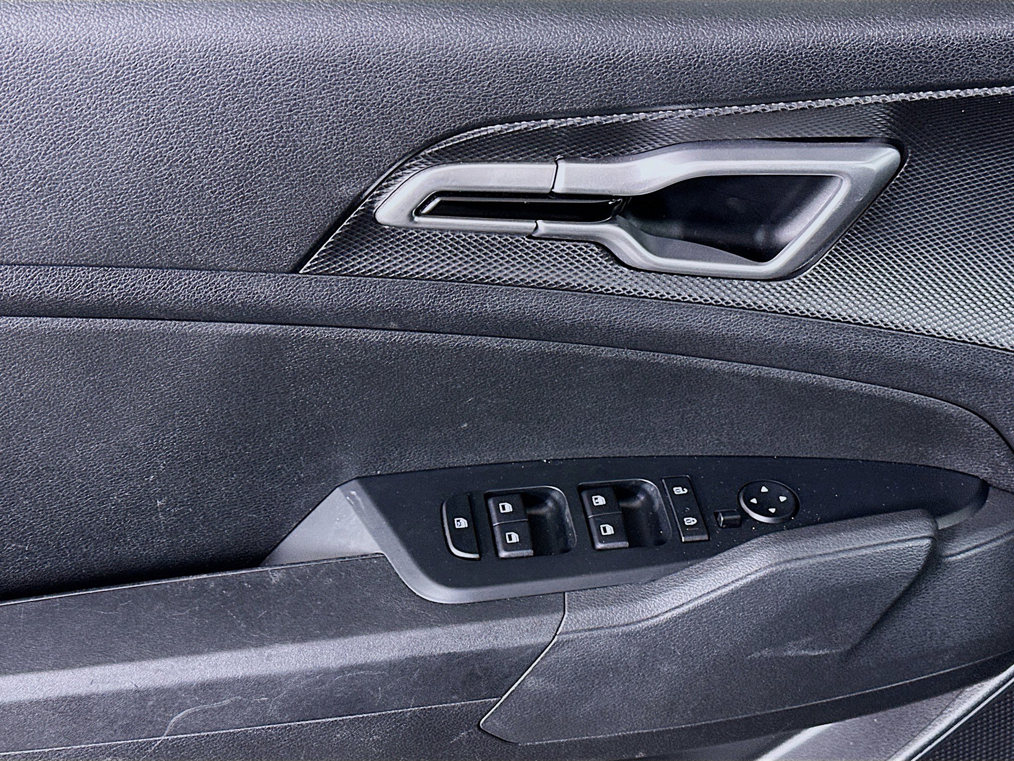 Used 2025 Kia Sportage LX image 15