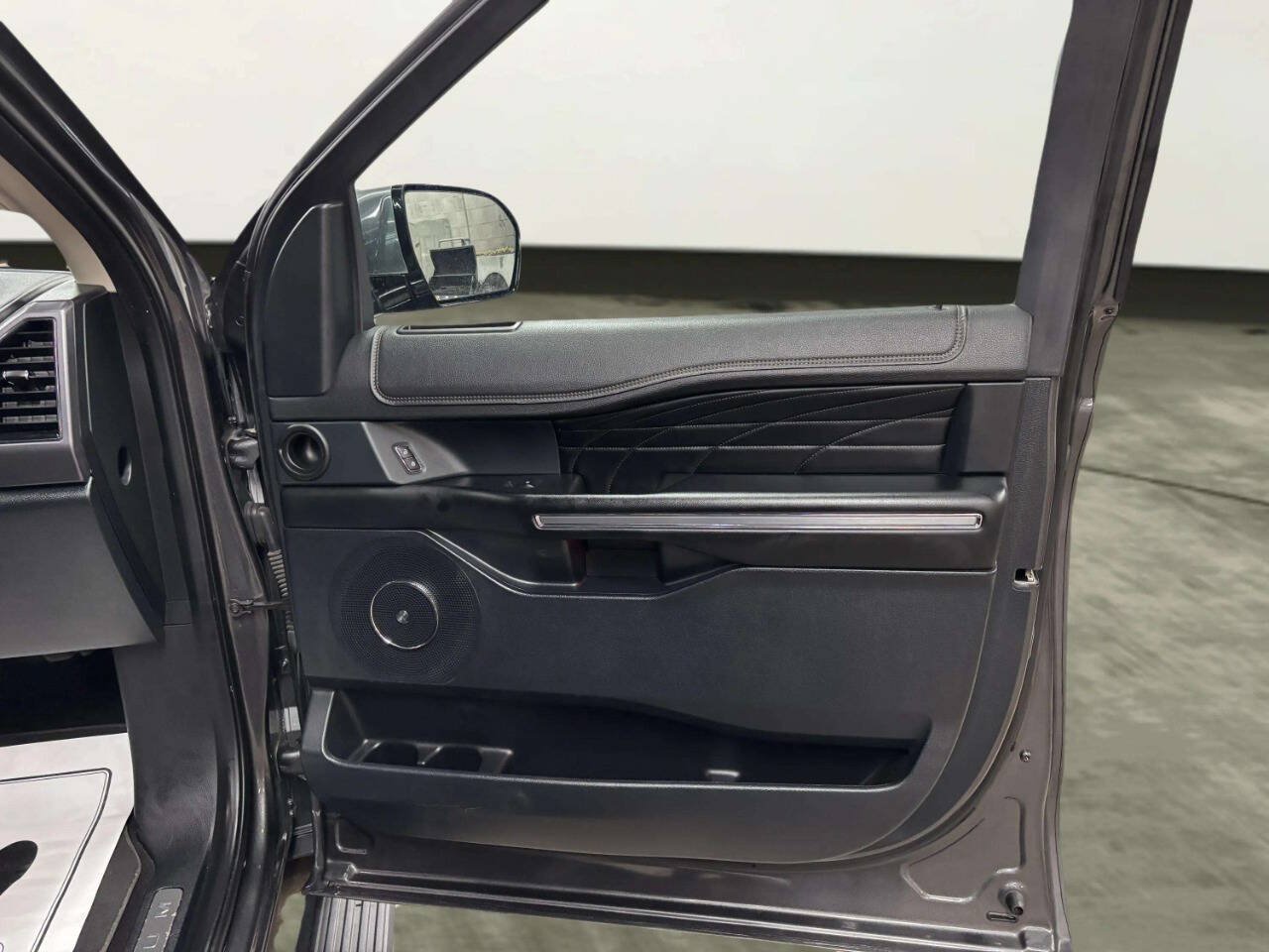 Used 2019 Ford Expedition Platinum AWD/4WD image 23
